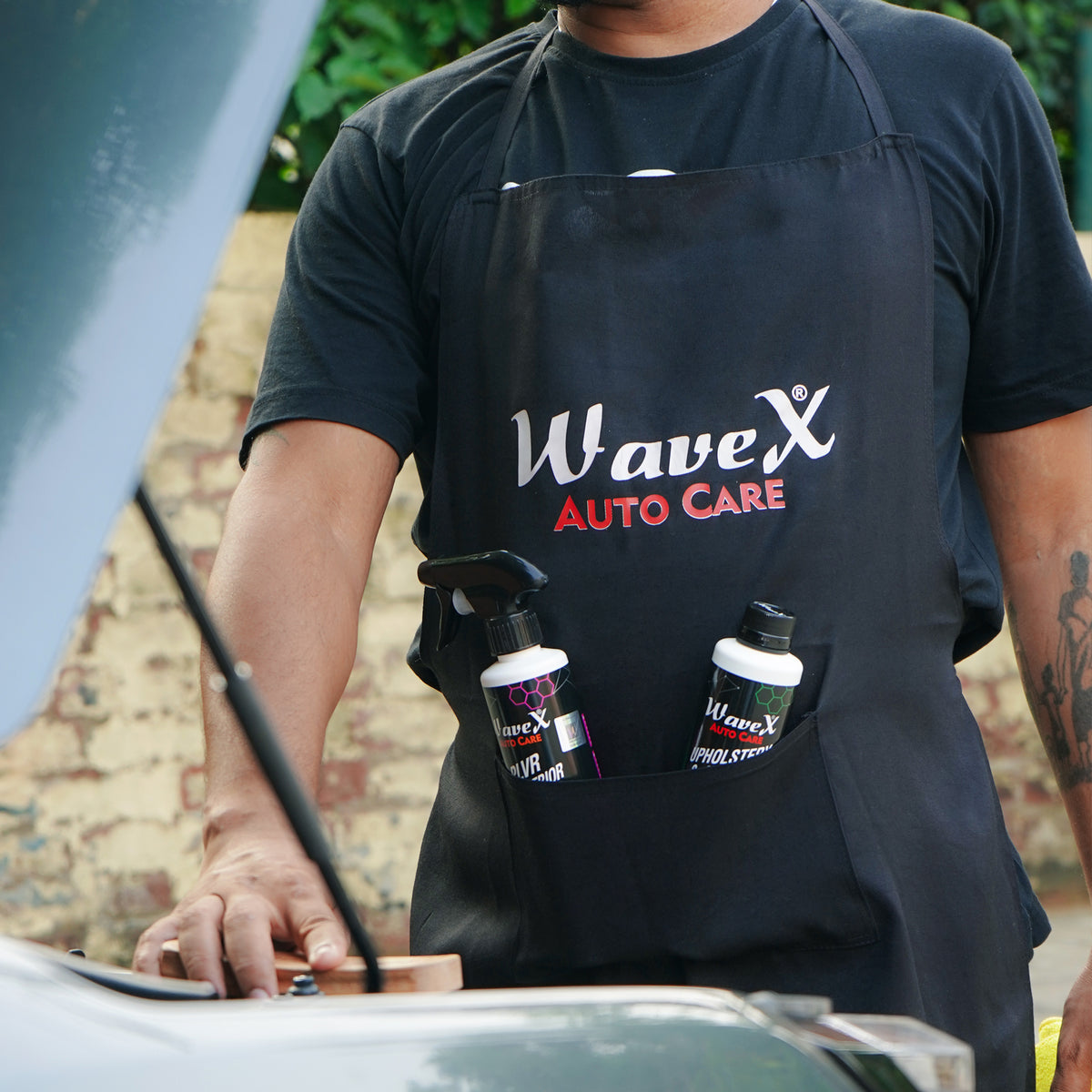 DETAILING APRON