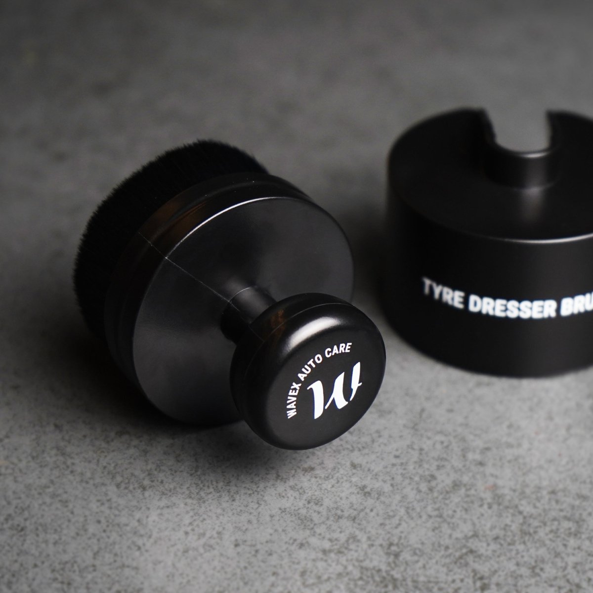 TYRE DRESSER BRUSH – PREMIUM APPLICATOR FOR TYRE SHINING AND DRESSING - Wavex - TD-BRUSH