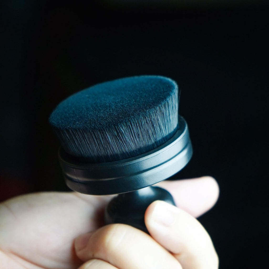 TYRE DRESSER BRUSH – PREMIUM APPLICATOR FOR TYRE SHINING AND DRESSING - Wavex - TD-BRUSH